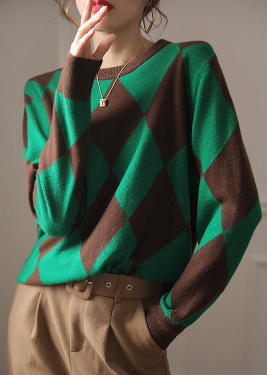 Well Tailored Sweater with a Graceful Silhouette