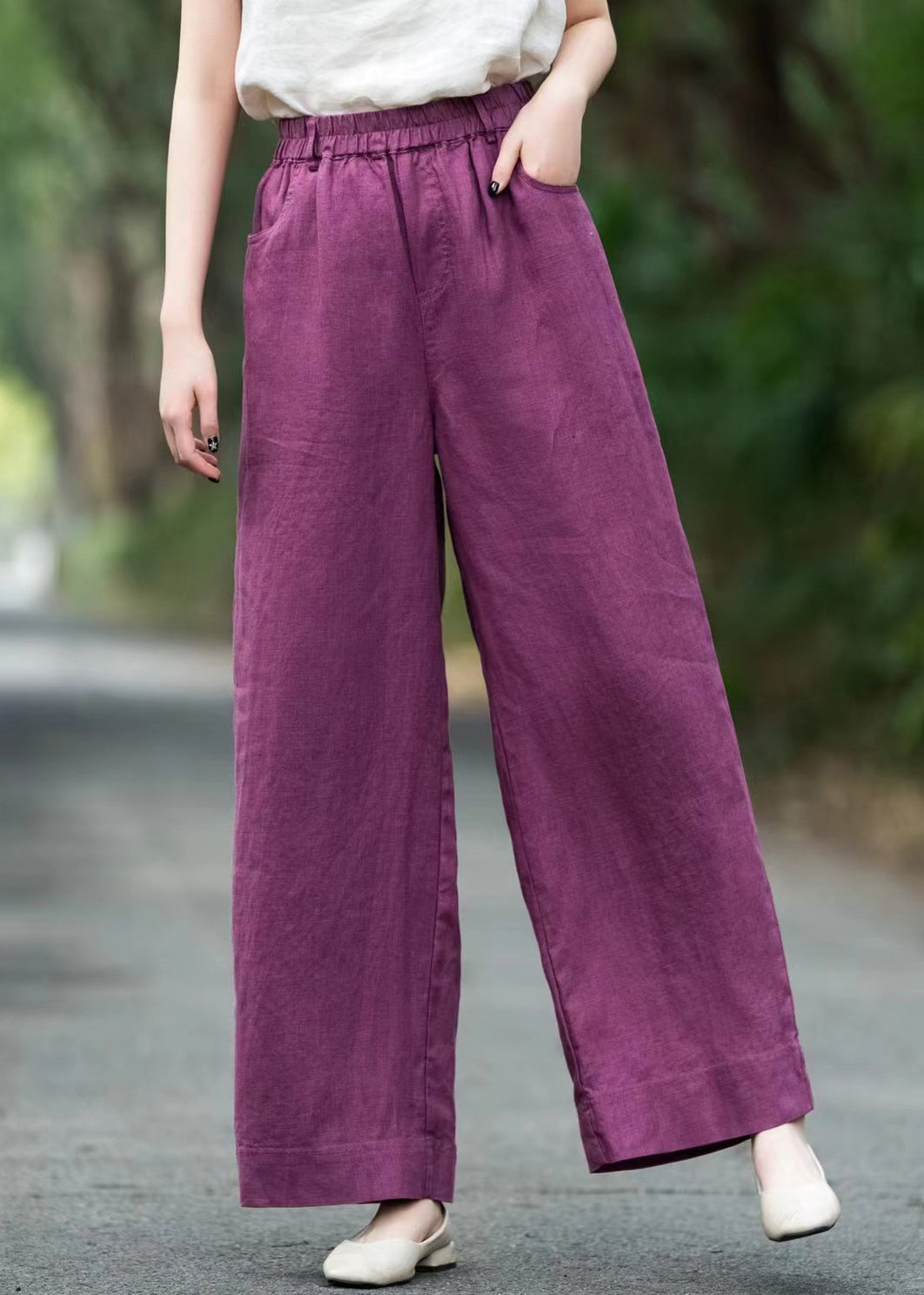 Effortlessly Elegant Pants with a Timeless Design