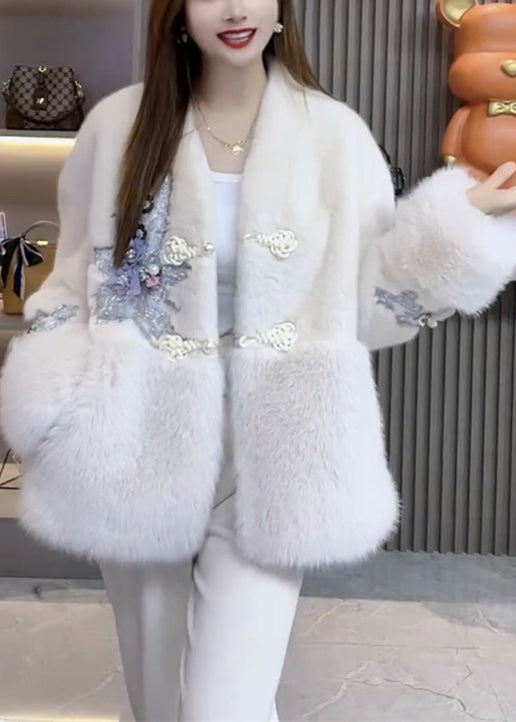 Well Tailored Coat with a Graceful Silhouette