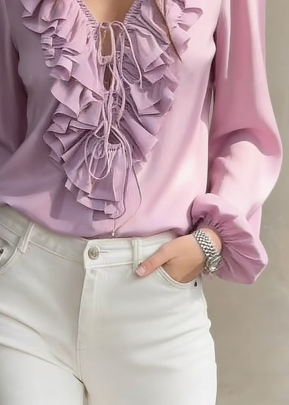 Effortlessly Elegant Blouse with a Timeless Design