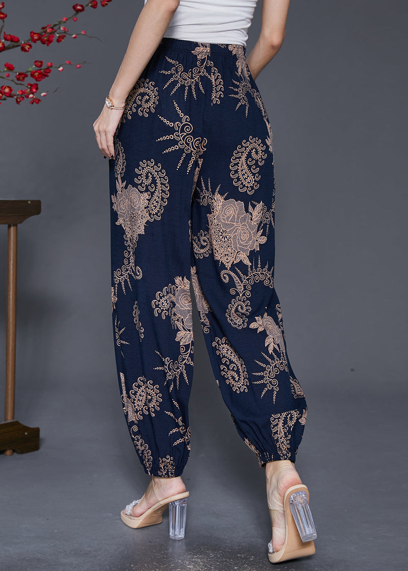 Effortlessly Elegant Pants with a Timeless Design