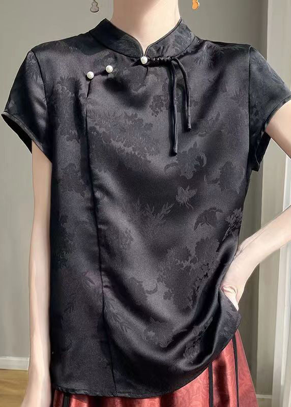 Well Tailored Top with a Graceful Silhouette