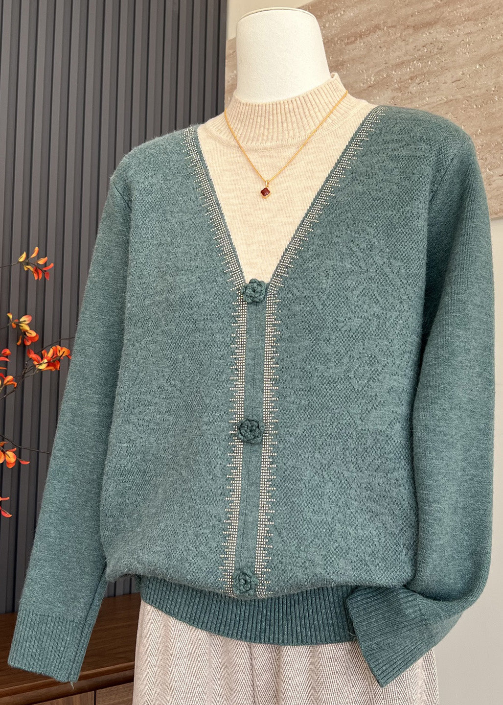 Effortlessly Elegant Top with a Timeless Design