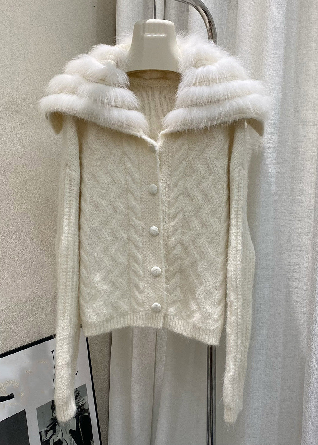 Effortlessly Elegant Cardigan with a Timeless Design