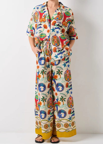 Classic Vintage Shirt with a Flattering Fit