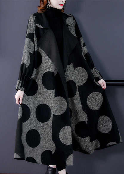 Well Tailored Coat with a Graceful Silhouette