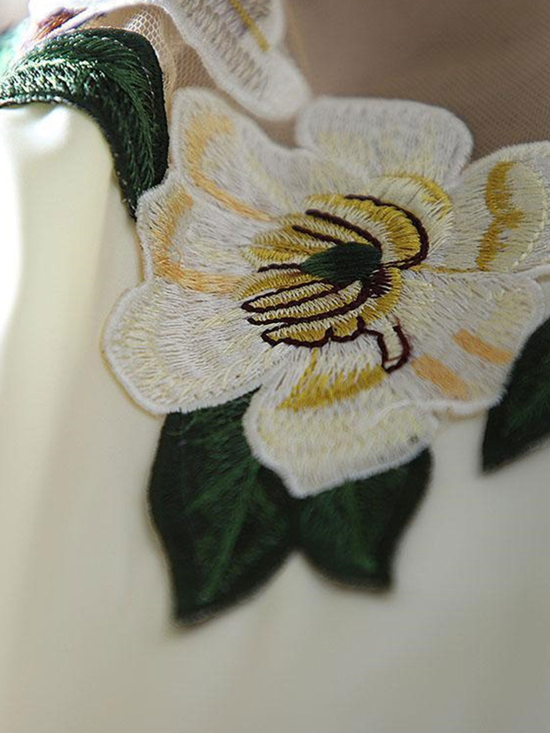 Effortlessly Elegant Blouse with a Timeless Design