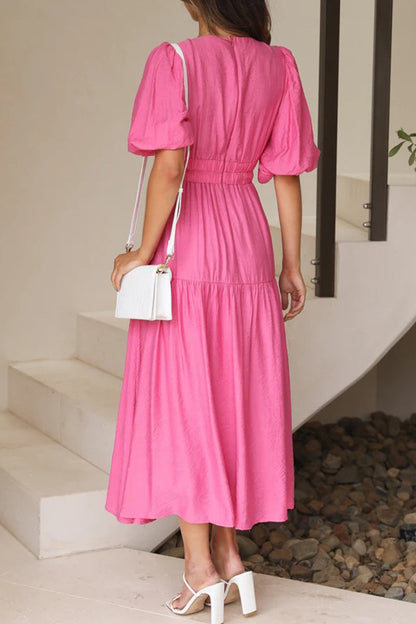 Effortlessly Elegant Dress with a Timeless Design