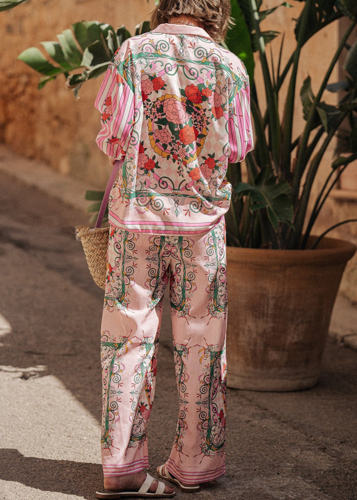 Effortlessly Elegant Shirt with a Timeless Design
