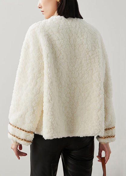 Well Tailored Coat with a Graceful Silhouette