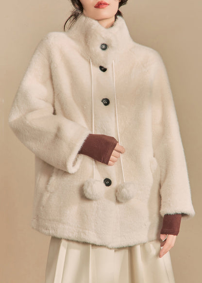Effortlessly Elegant Coat with a Timeless Design