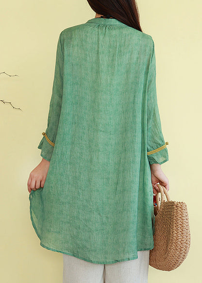 Classic Vintage Blouse with a Flattering Fit