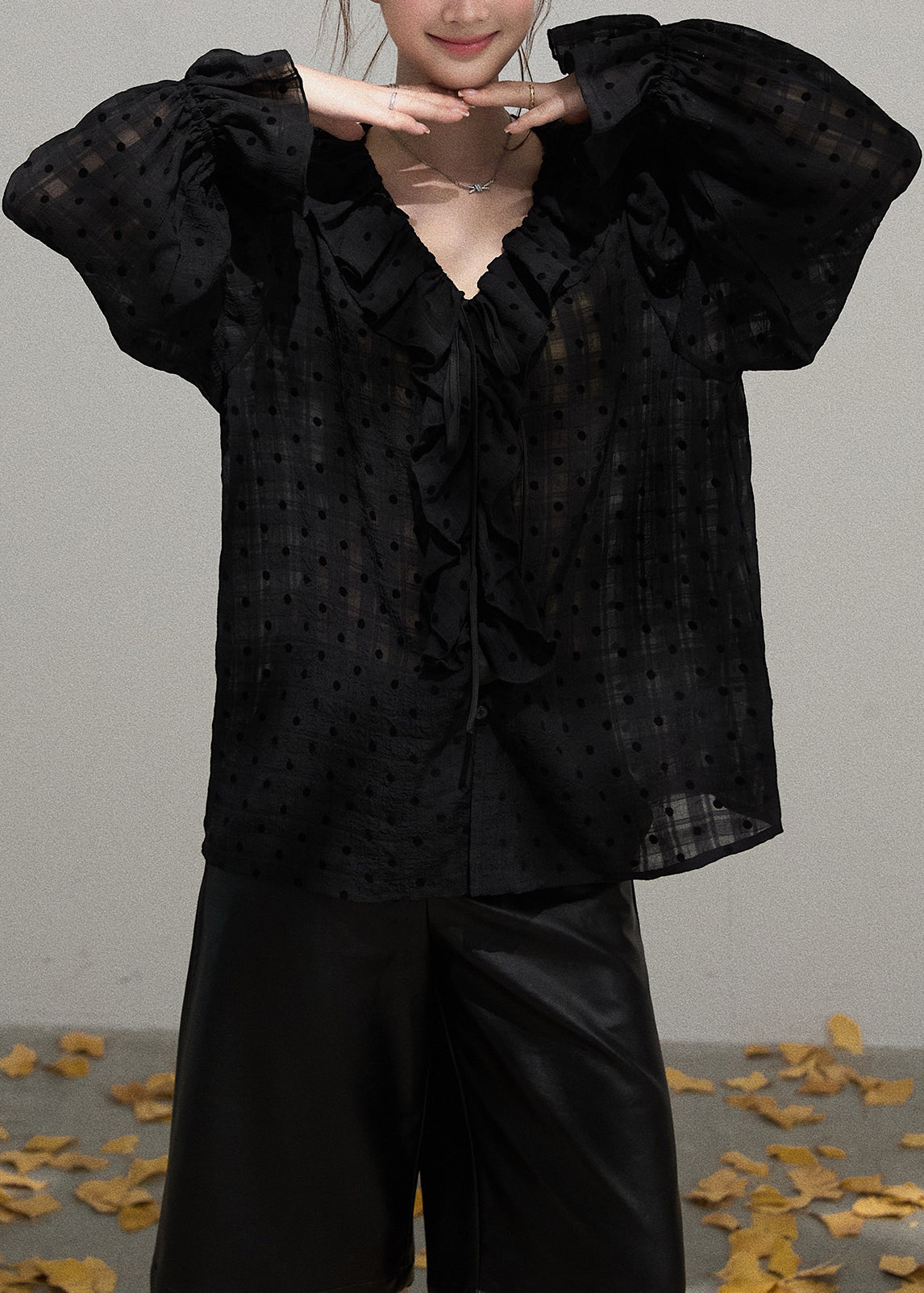 Effortlessly Elegant Blouse with a Timeless Design