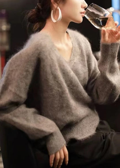 Well Tailored Sweater with a Graceful Silhouette