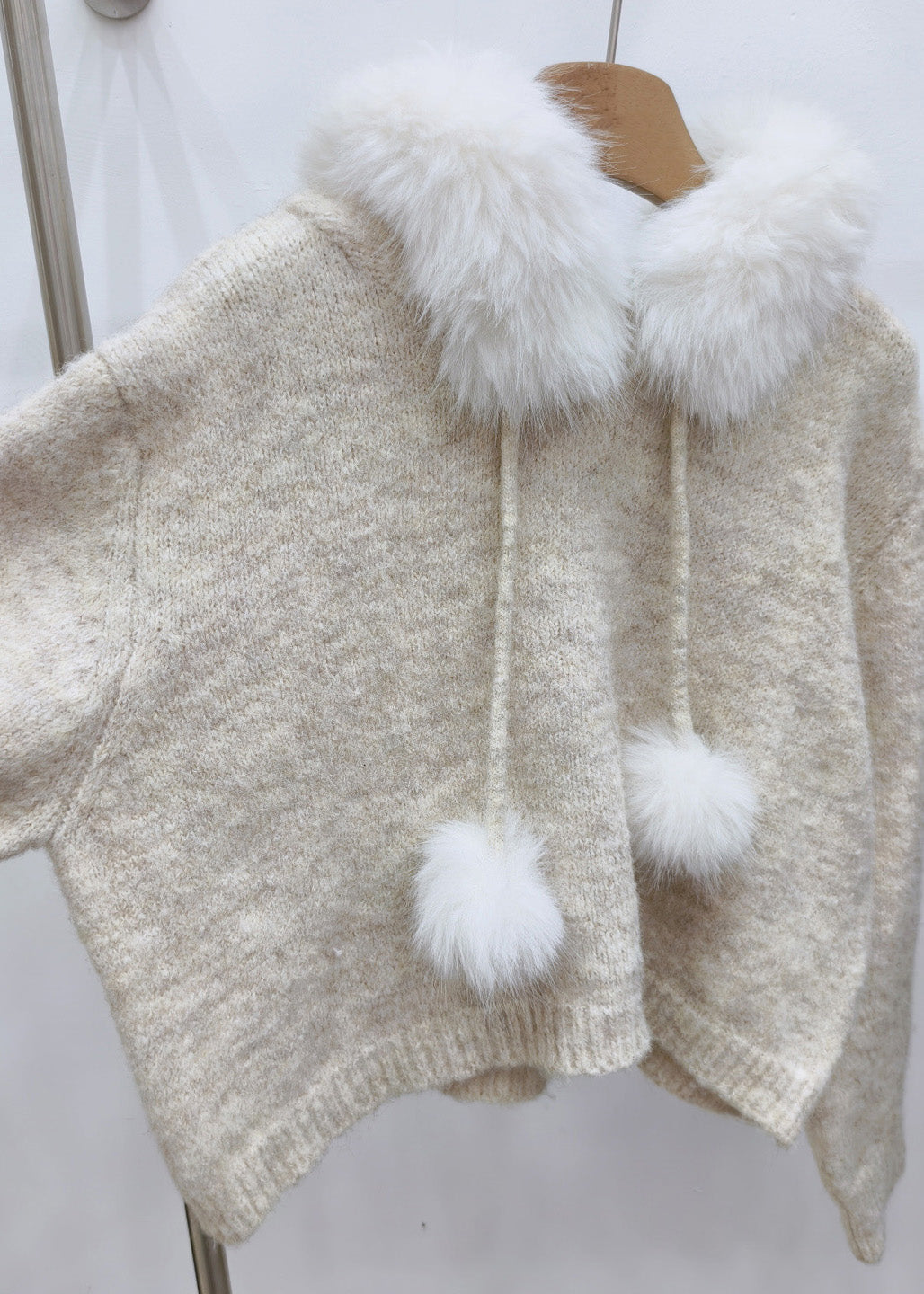Well Tailored Sweater with a Graceful Silhouette