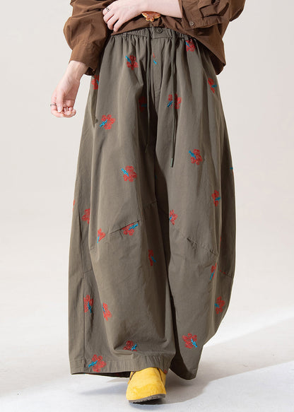 Effortlessly Elegant Pants with a Timeless Design