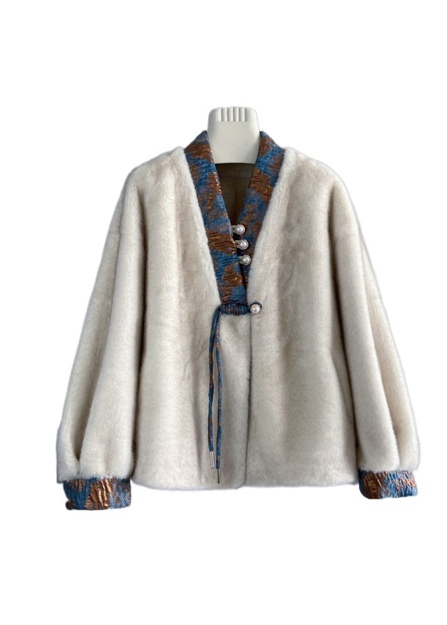 Effortlessly Elegant Coat with a Timeless Design