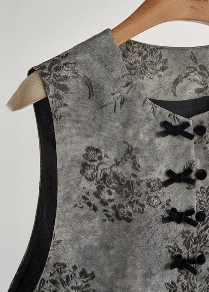 Sophisticated Garment with a Clean Classic Look