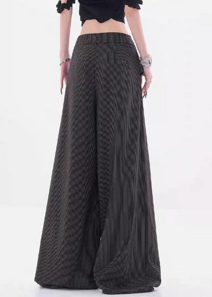 Well Tailored Pants with a Graceful Silhouette