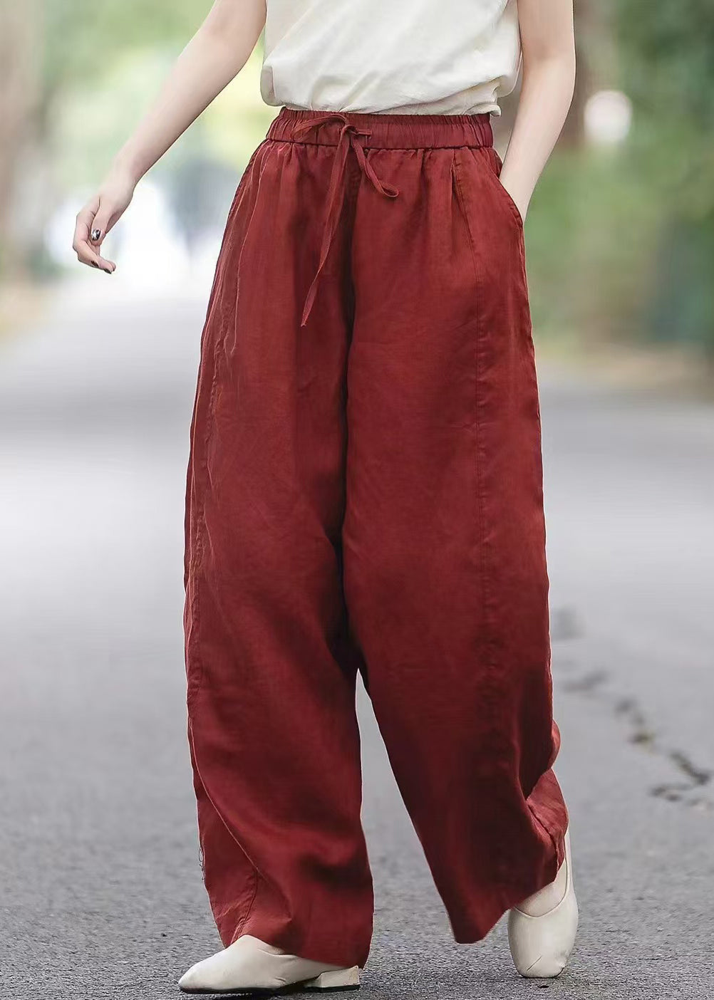 Effortlessly Elegant Pants with a Timeless Design