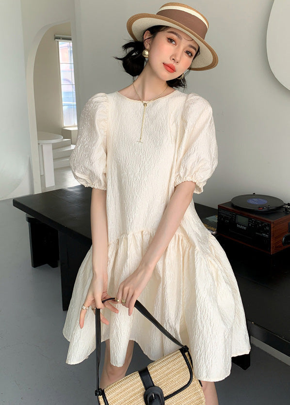 Well Tailored Dress with a Graceful Silhouette