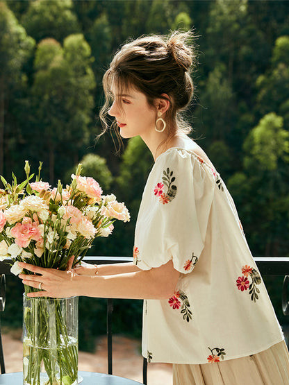 Well Tailored Top with a Graceful Silhouette