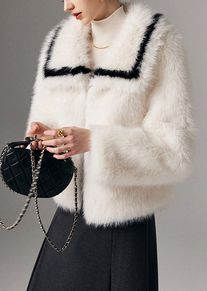 Beautifully Finished Coat in a Timeless Design