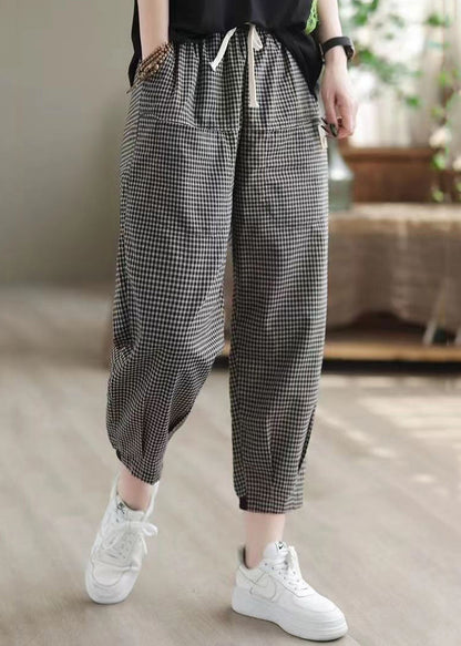 Effortlessly Elegant Pants with a Timeless Design