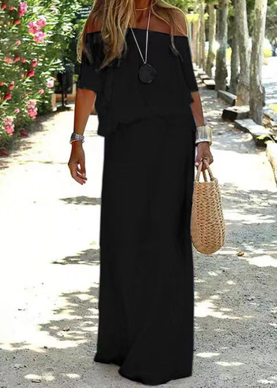 Beautifully Finished Dress in a Timeless Design