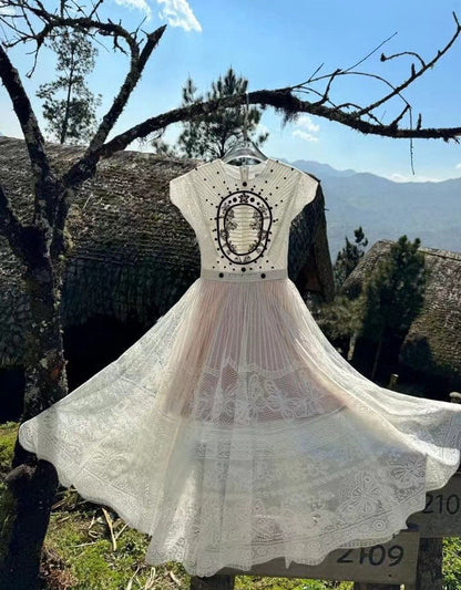 Well Tailored Dress with a Graceful Silhouette