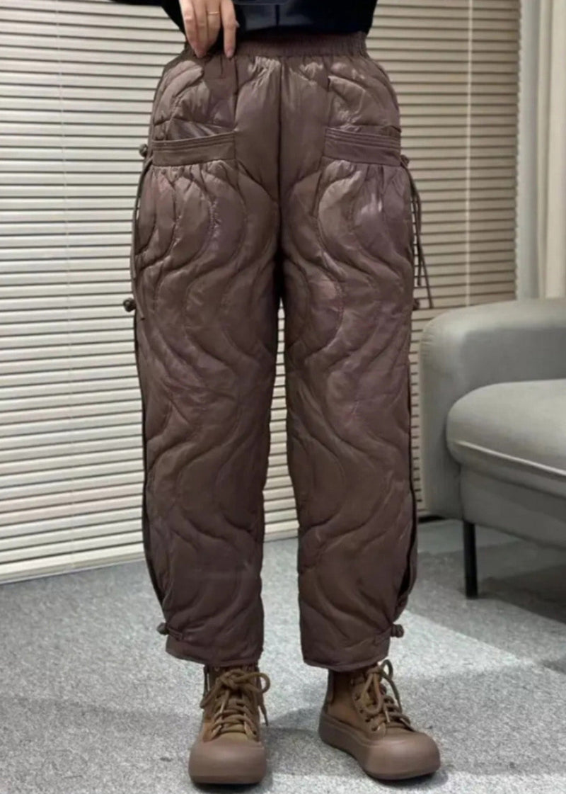 Effortlessly Elegant Pants with a Timeless Design