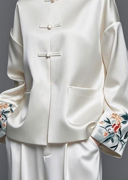 Well Tailored Coat with a Graceful Silhouette