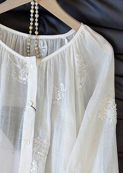 Well Tailored Blouse with a Graceful Silhouette