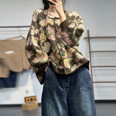 Classic Vintage Sweater with a Flattering Fit