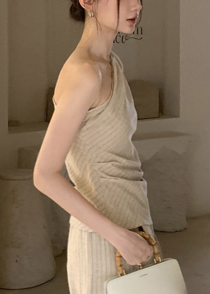 Beautifully Finished Top in a Timeless Design