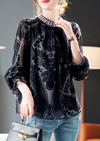 Well Tailored Top with a Graceful Silhouette