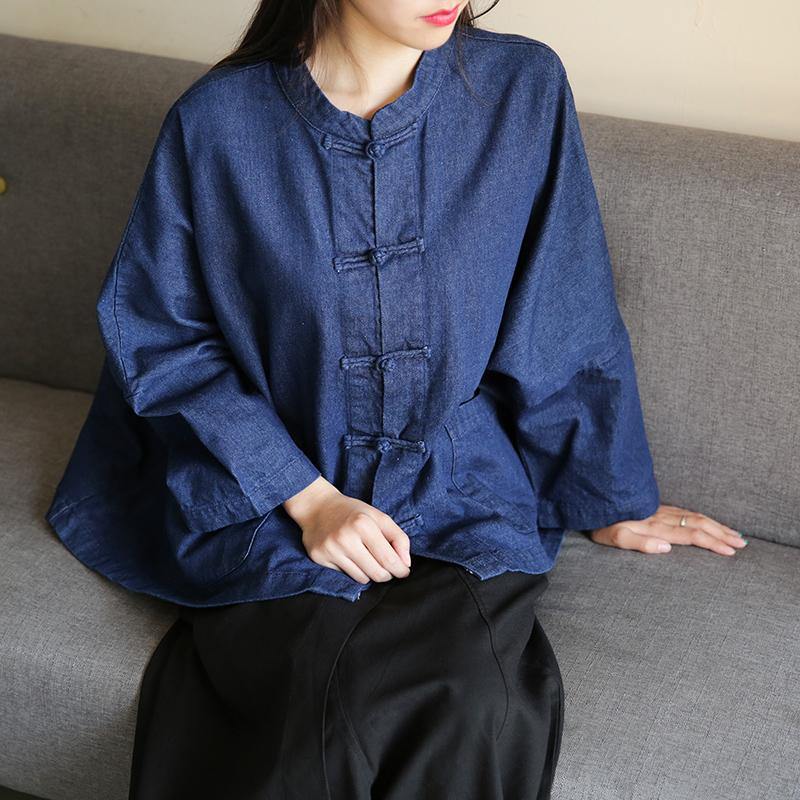 Well Tailored Blouse with a Graceful Silhouette