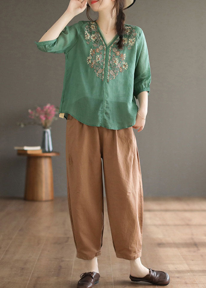 Classic Vintage Blouse with a Flattering Fit