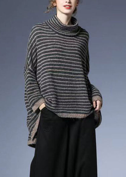 Effortlessly Elegant Sweater with a Timeless Design