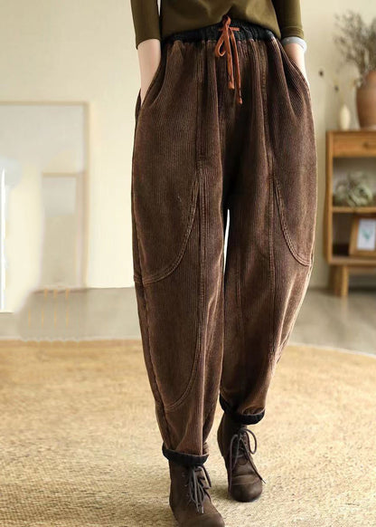 Effortlessly Elegant Pants with a Timeless Design