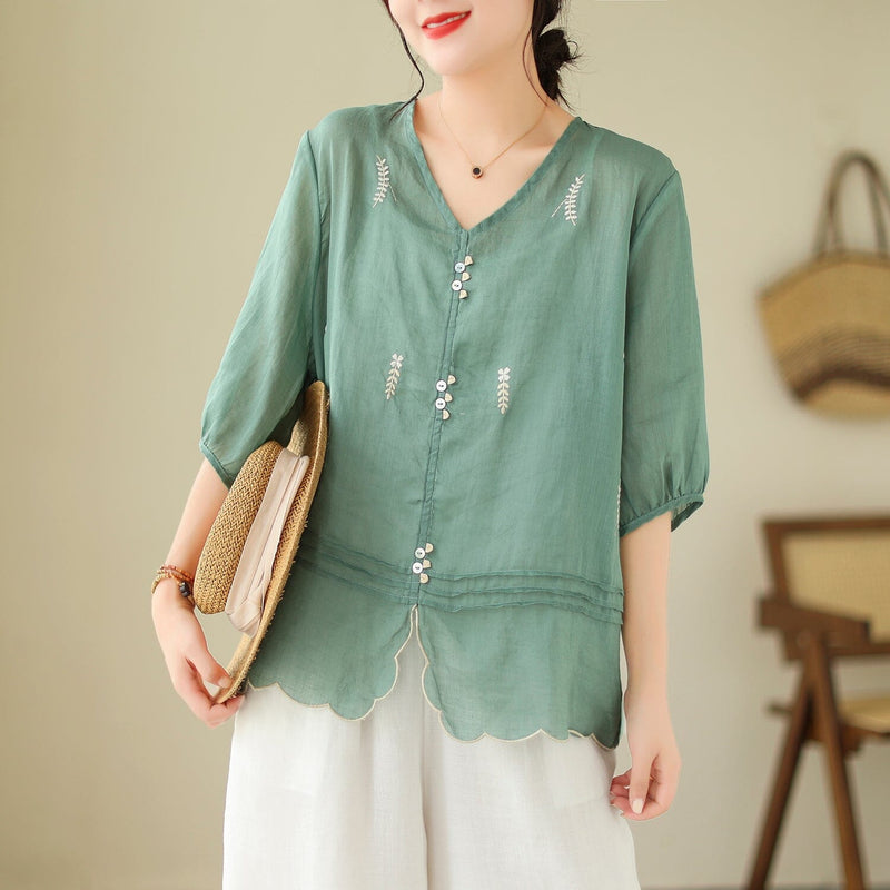 Effortlessly Elegant T-Shirt with a Timeless Design