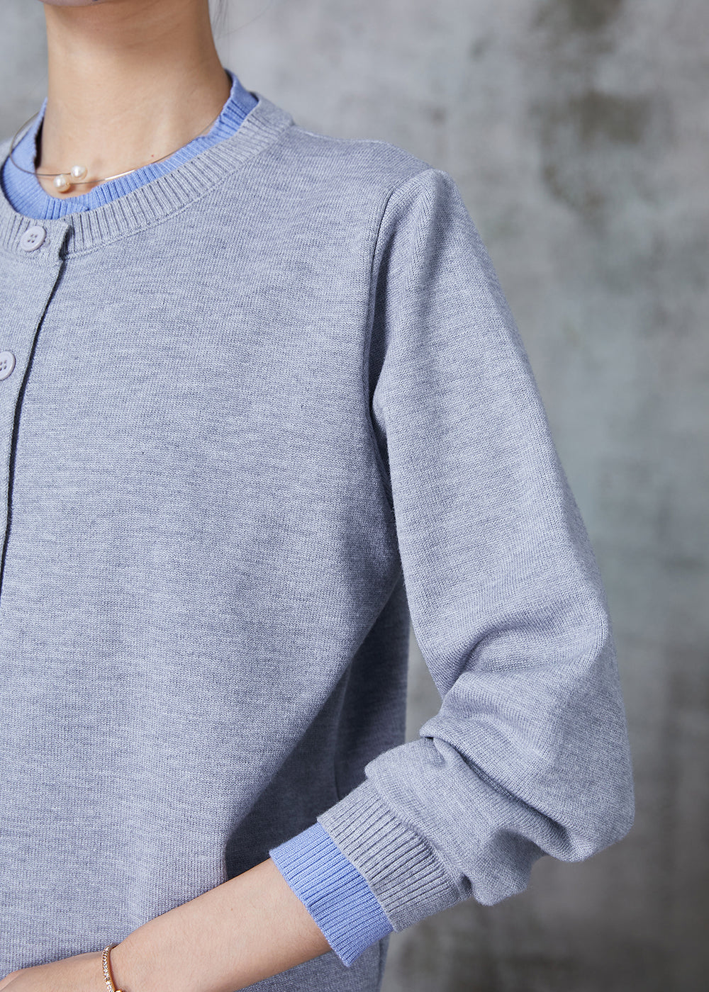 Well Tailored Cardigan with a Graceful Silhouette