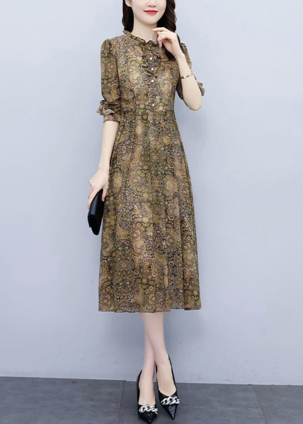 Beautifully Finished Dress in a Timeless Design
