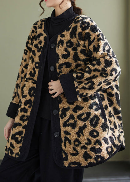 Well Tailored Coat with a Graceful Silhouette