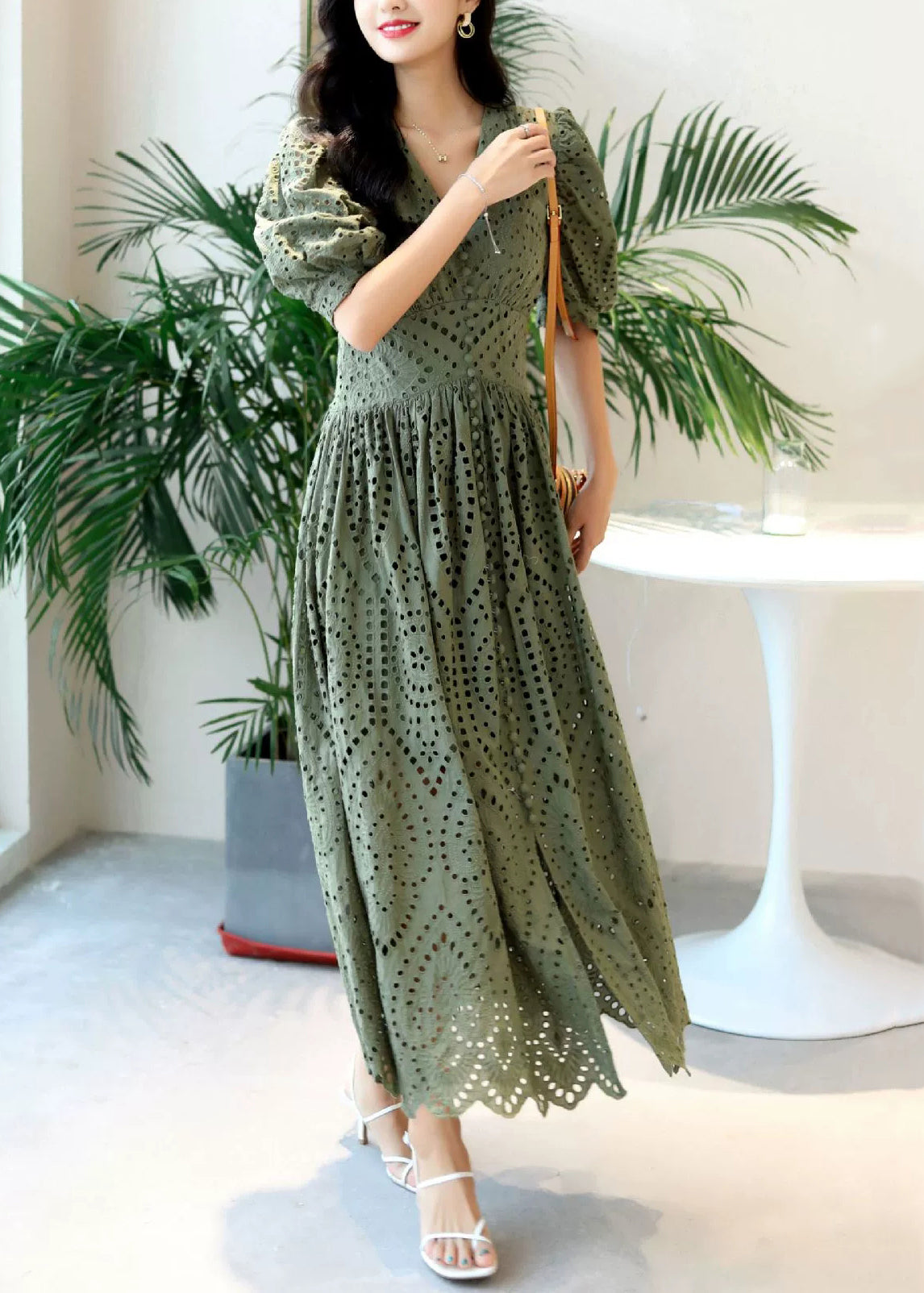 Effortlessly Elegant Dress with a Timeless Design