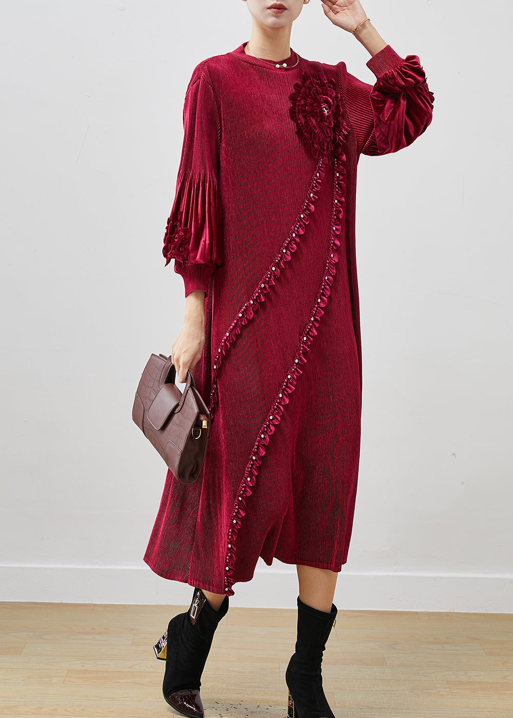 Beautifully Finished Dress in a Timeless Design