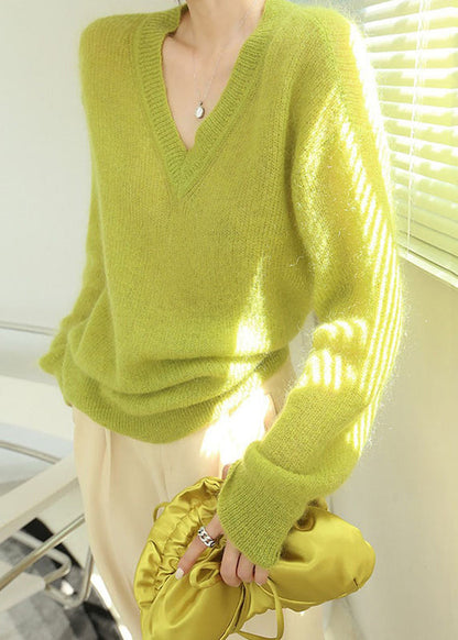 Effortlessly Elegant Sweater with a Timeless Design