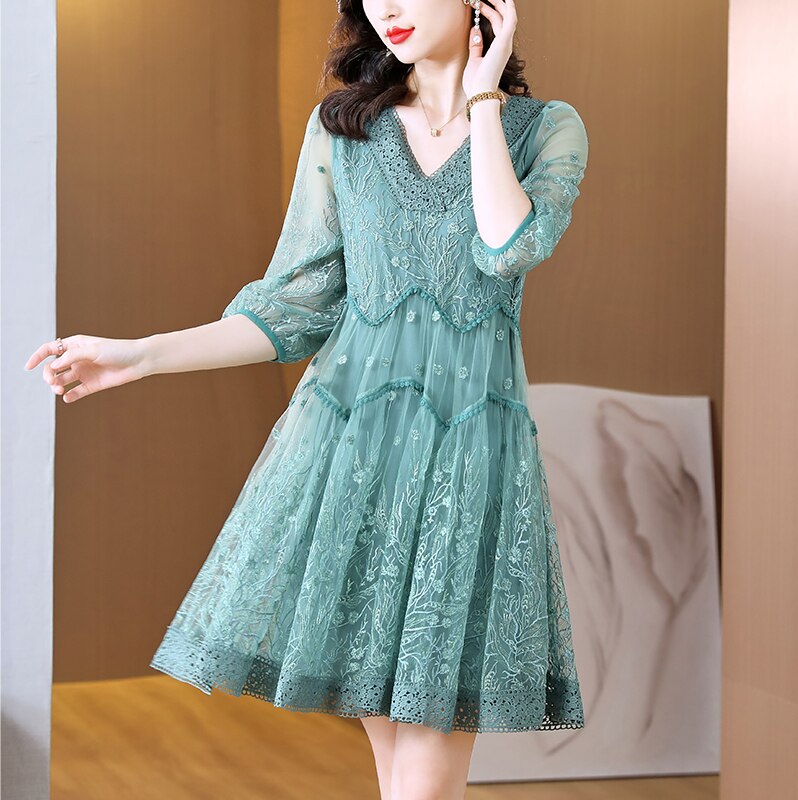 Well Tailored Dress with a Graceful Silhouette