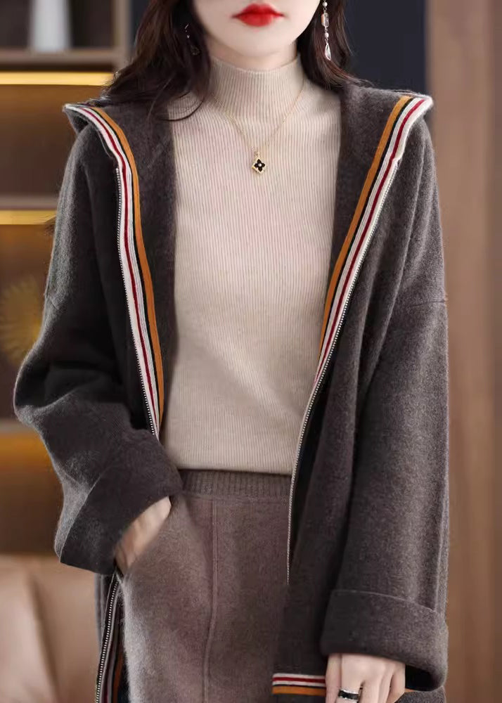 Well Tailored Cardigan with a Graceful Silhouette