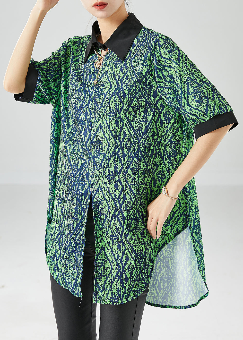 Effortlessly Elegant Top with a Timeless Design